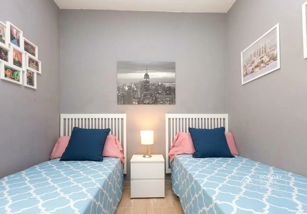 S12 - Beach Front Apartment --Free Wifi- Салоу